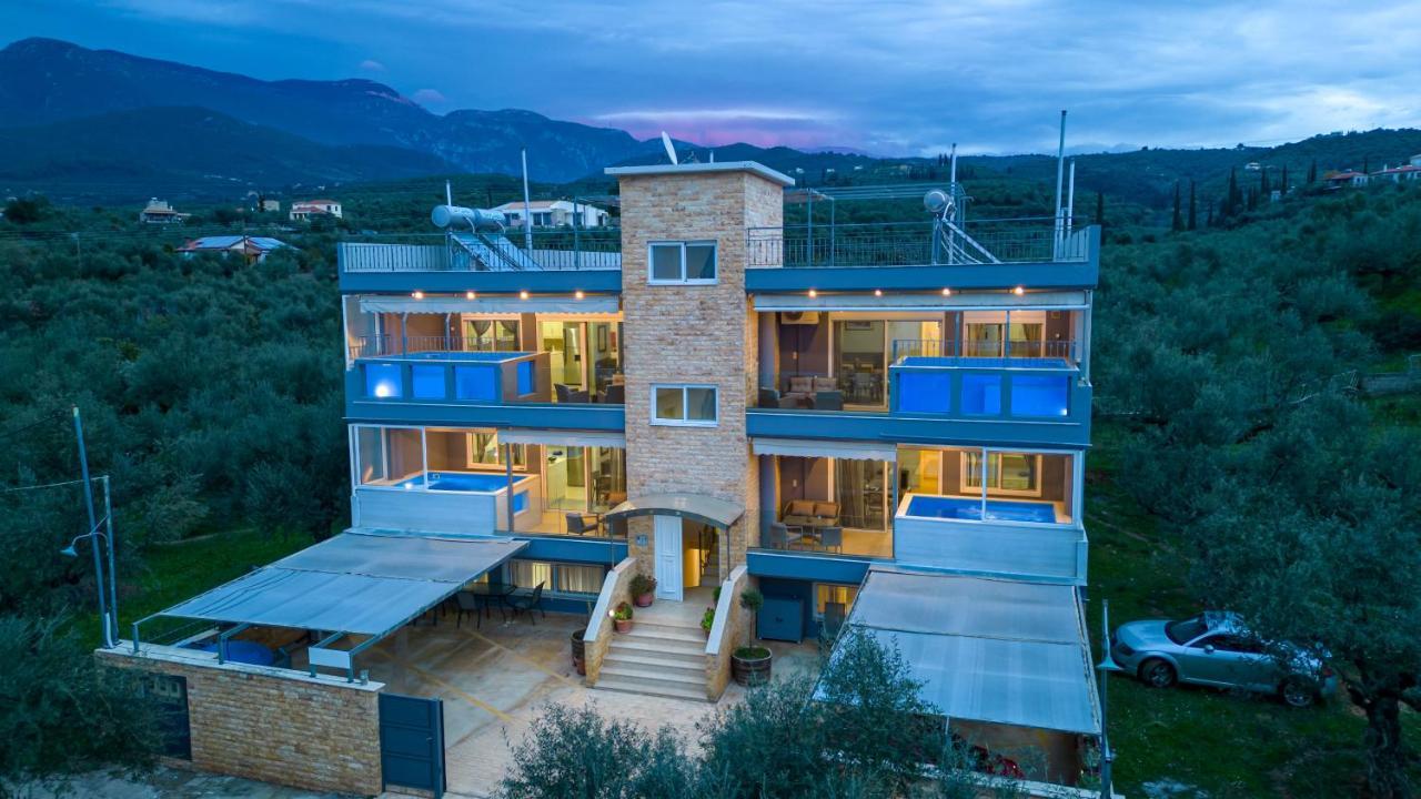 Grand Suites With Private Pools Kalamáta Eksteriør bilde