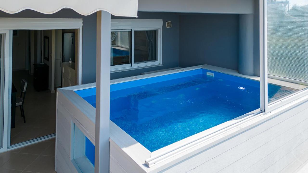 Grand Suites With Private Pools Kalamáta Eksteriør bilde
