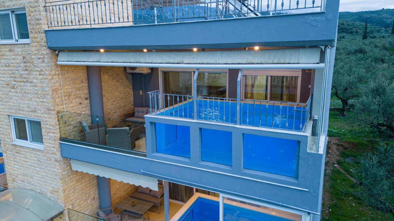 Grand Suites With Private Pools Kalamáta Eksteriør bilde