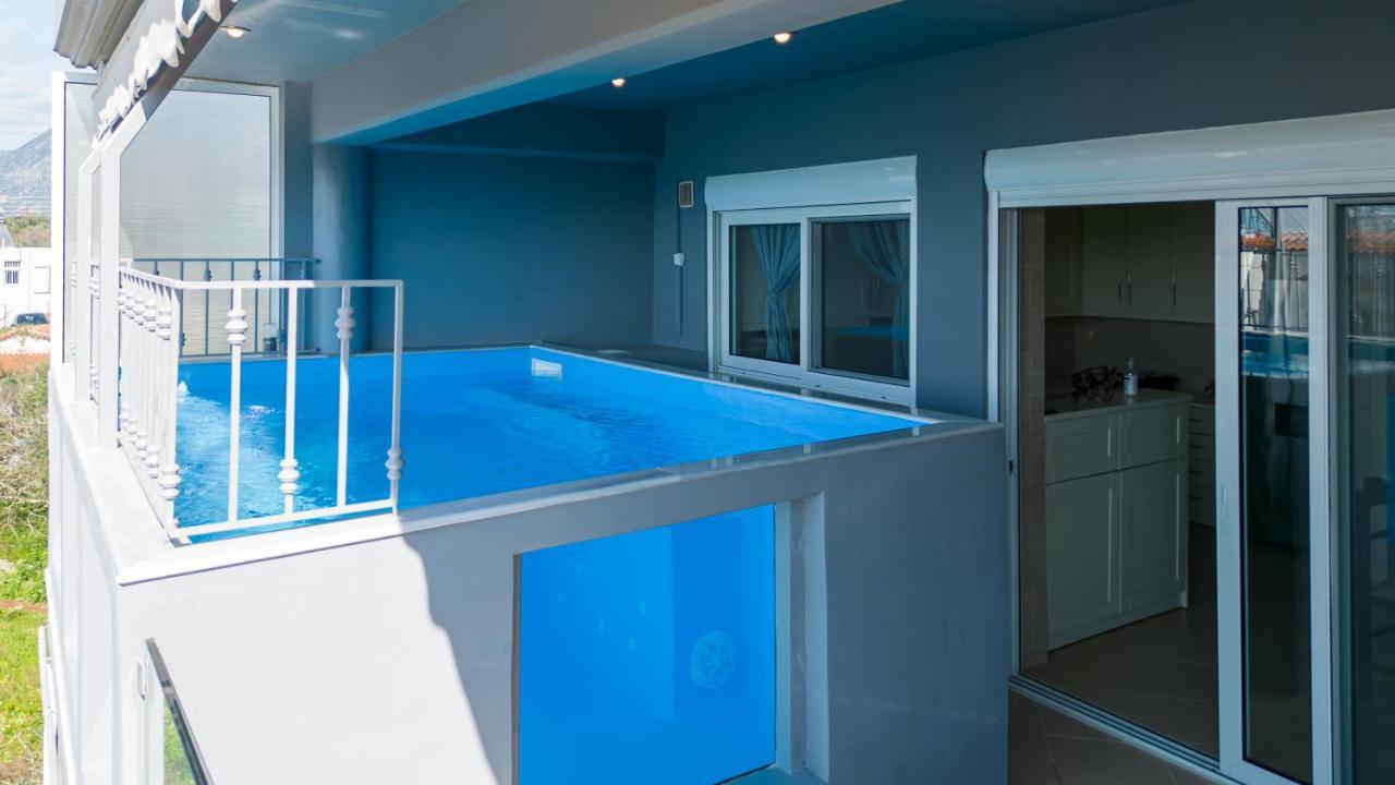 Grand Suites With Private Pools Kalamáta Eksteriør bilde