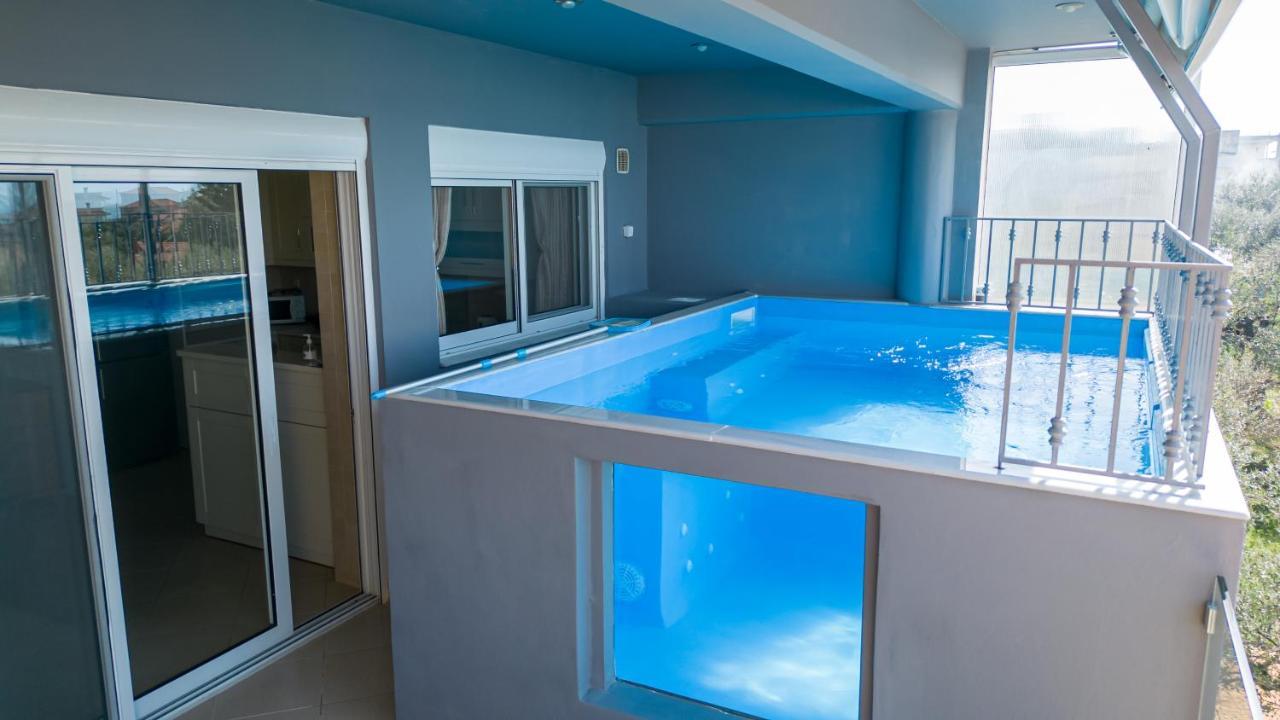 Grand Suites With Private Pools Kalamáta Eksteriør bilde