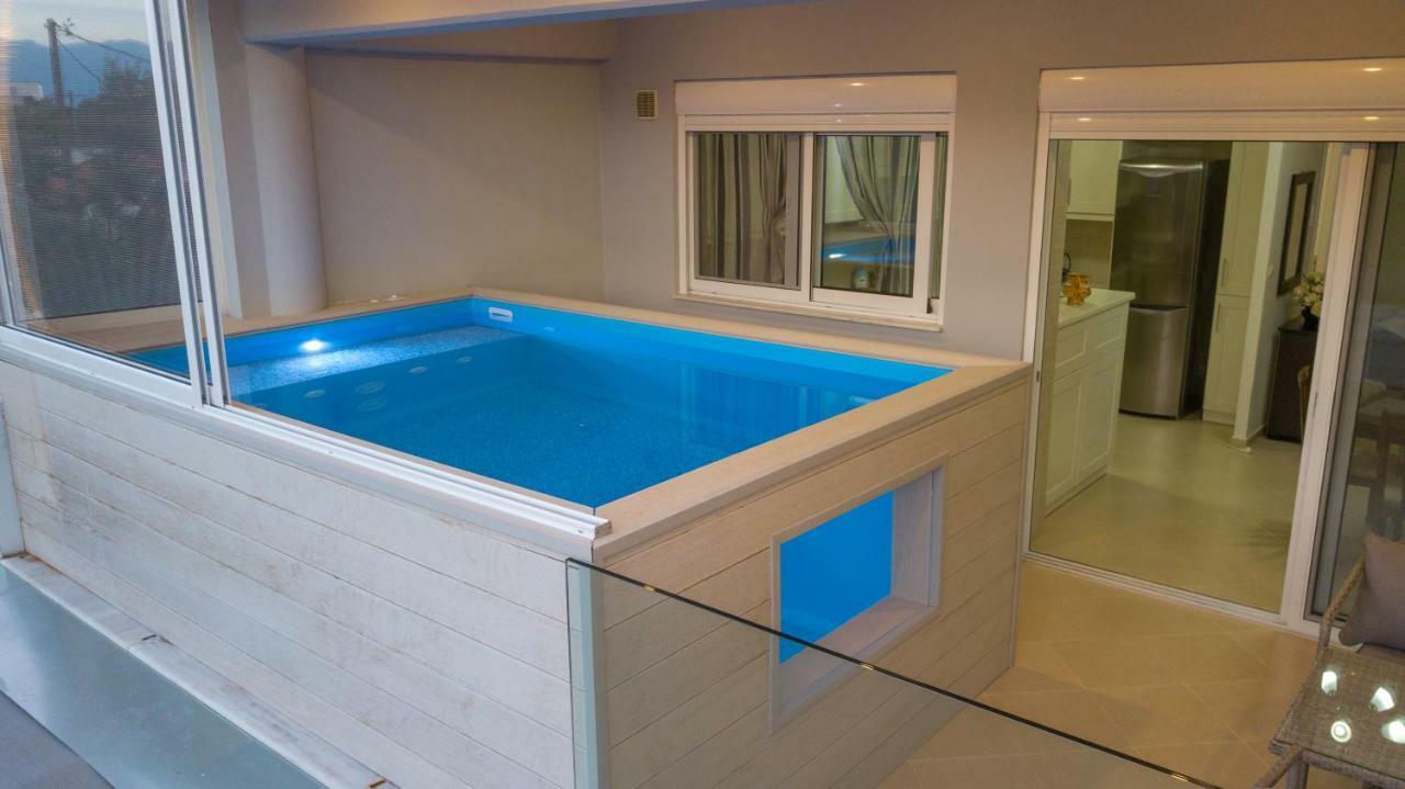 Grand Suites With Private Pools Kalamáta Eksteriør bilde