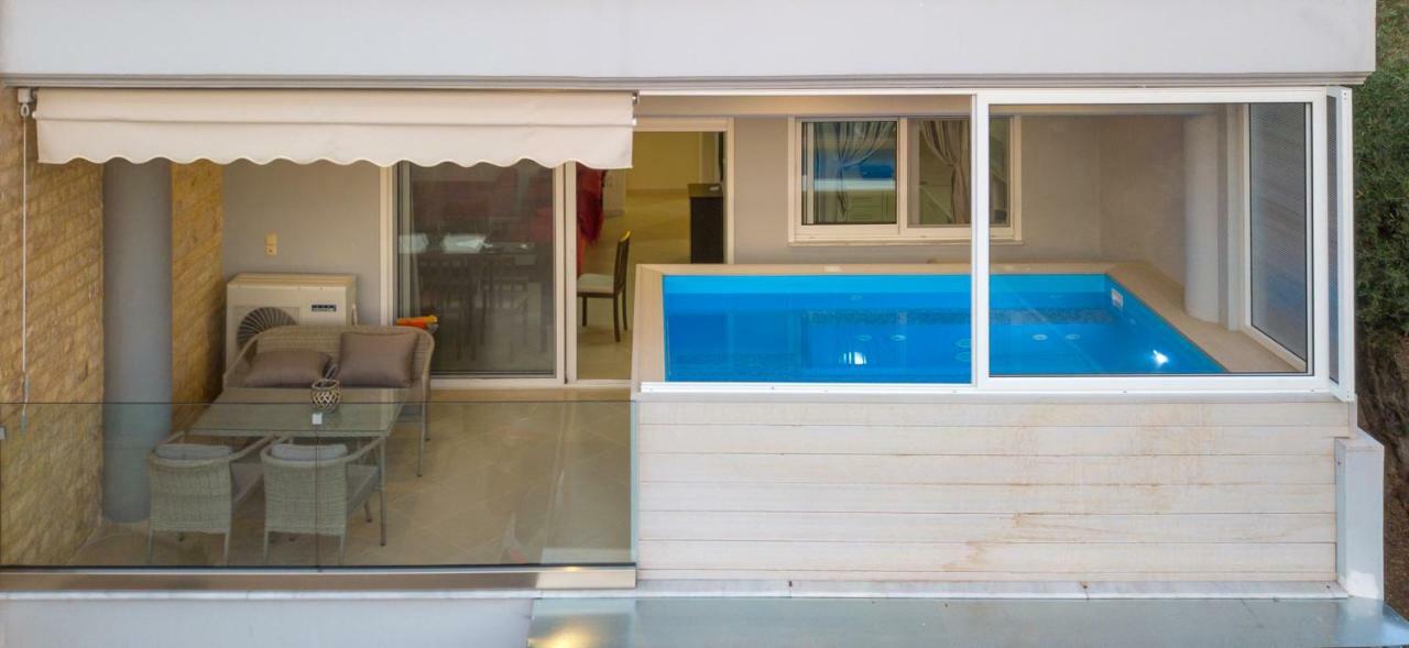 Grand Suites With Private Pools Kalamáta Eksteriør bilde