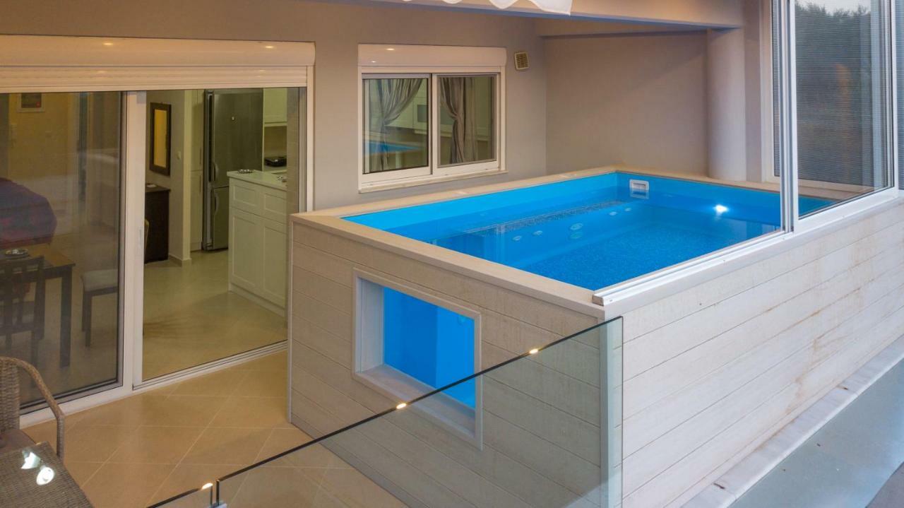 Grand Suites With Private Pools Kalamáta Eksteriør bilde
