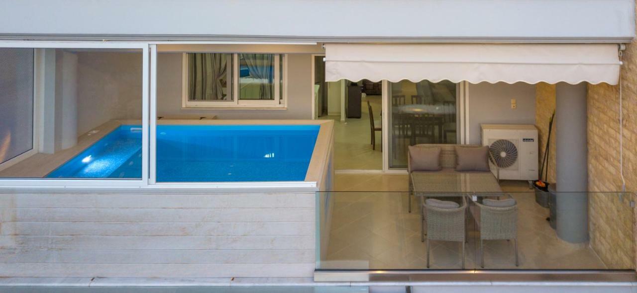 Grand Suites With Private Pools Kalamáta Eksteriør bilde