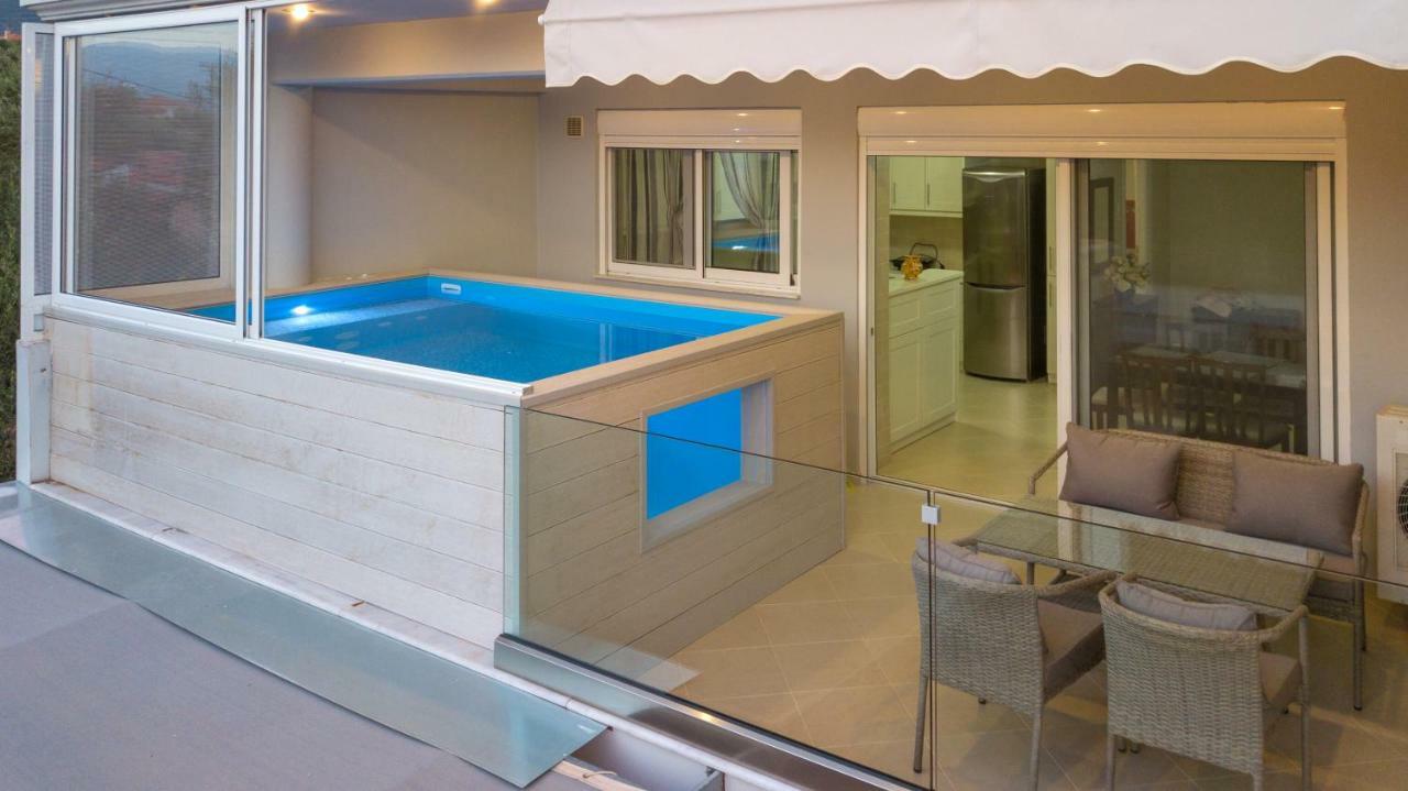 Grand Suites With Private Pools Kalamáta Eksteriør bilde