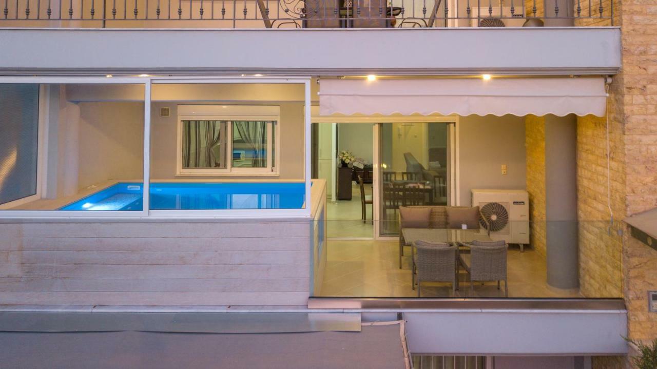 Grand Suites With Private Pools Kalamáta Eksteriør bilde