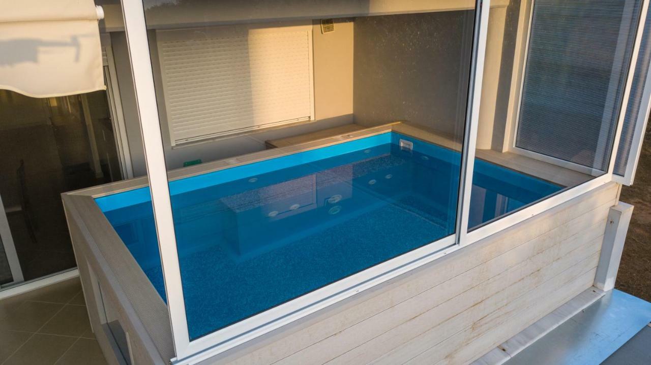 Grand Suites With Private Pools Kalamáta Eksteriør bilde