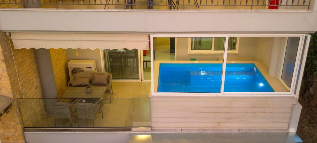 Grand Suites With Private Pools Kalamáta Eksteriør bilde